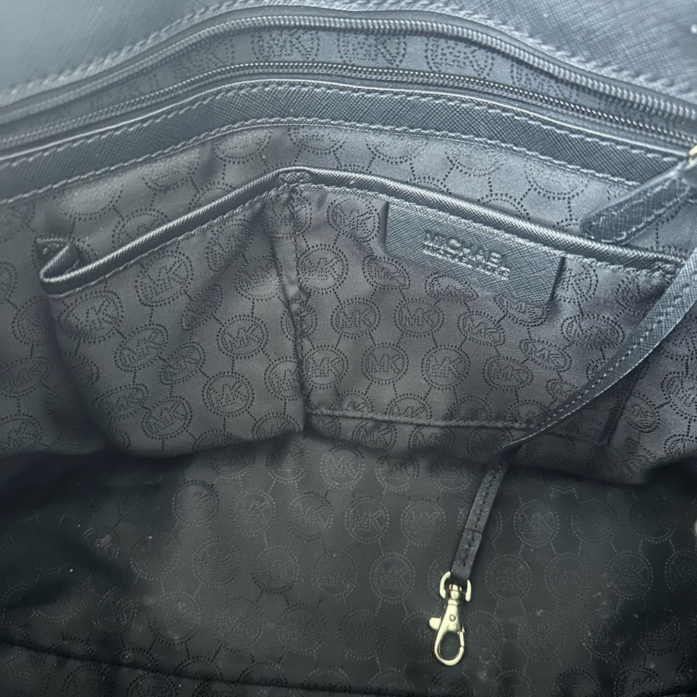 Michael Kors Black Large Shoulder Bag - Picture 7 of 8